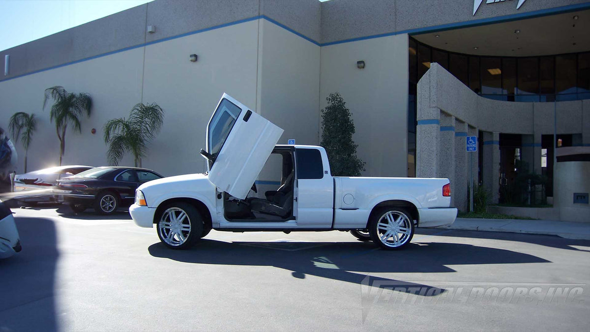 Vertical Doors Inc conversion kit for 1994–2004 GMC Sonoma - image 3